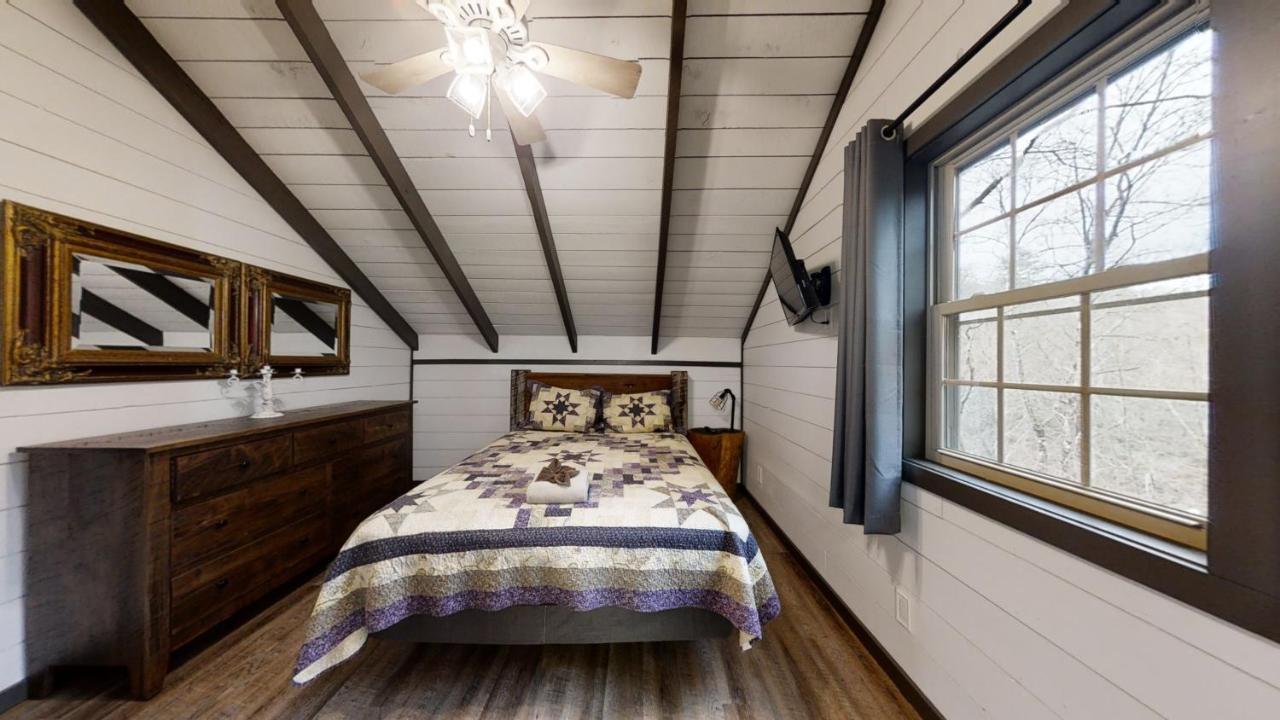 Bigfoots Hideaway Cabin 개틀린버그 외부 사진