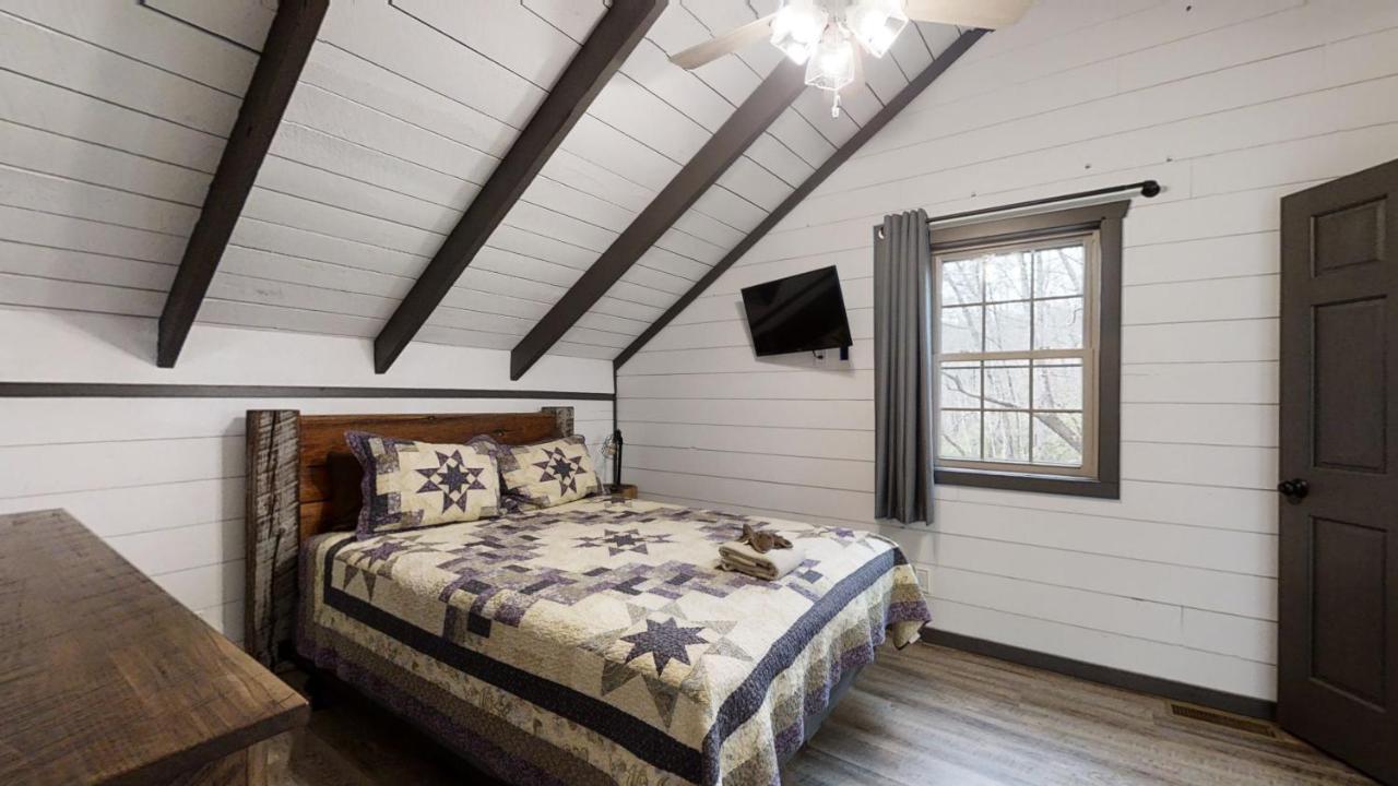 Bigfoots Hideaway Cabin 개틀린버그 외부 사진