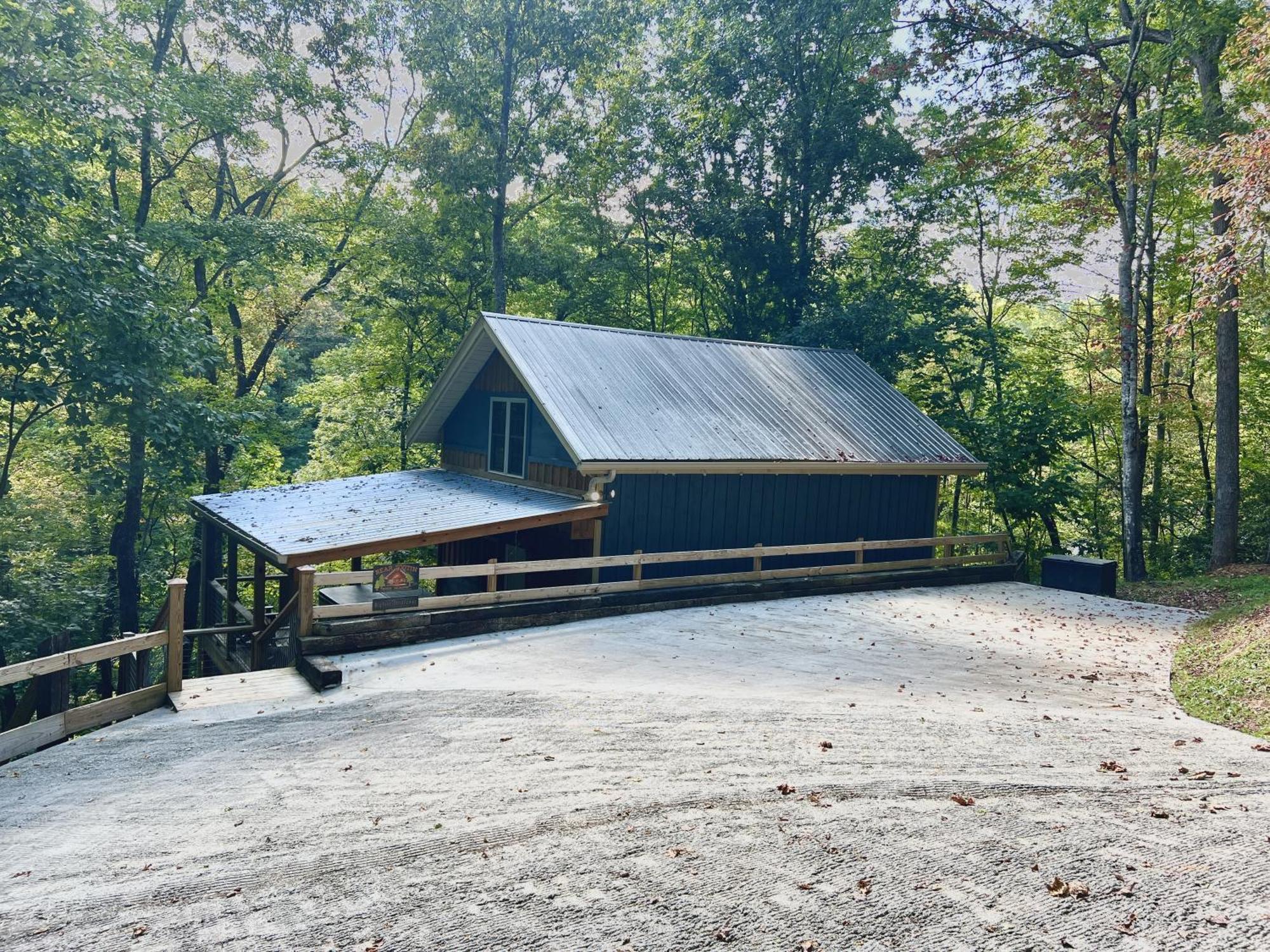 Bigfoots Hideaway Cabin 개틀린버그 외부 사진